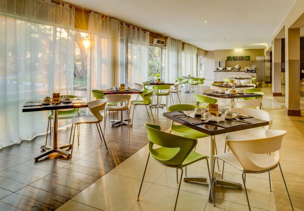 Kadoma Hotel & Conference Centre 外观 照片